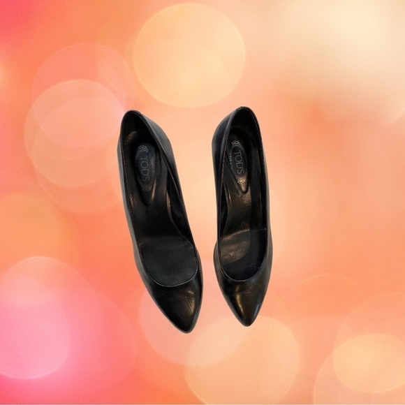 TOD’s Black Low Wedge Shoe EUC (38.5 Italian Sizing) - Picture 3 of 7